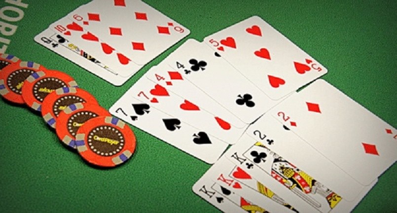 Nếu bài của người chơi có một trong các trường hợp trên thì được gọi là thắng trắng